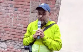 FILIP SPRINGER. KAMERALNY SPACER REPORTERSKI ULICAMI WODZISŁAWIA ŚLĄSKIEGO. PROJEKT "LUSTRO I OKNO Z REPORTAŻEM W WODZISŁAW ŚLĄSKI"