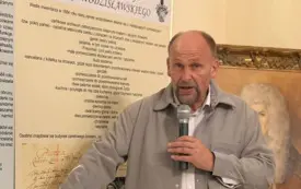 FILIP SPRINGER. KAMERALNY SPACER REPORTERSKI ULICAMI WODZISŁAWIA ŚLĄSKIEGO. PROJEKT "LUSTRO I OKNO Z REPORTAŻEM W WODZISŁAW ŚLĄSKI"