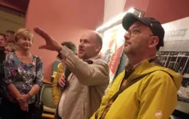 FILIP SPRINGER. KAMERALNY SPACER REPORTERSKI ULICAMI WODZISŁAWIA ŚLĄSKIEGO. PROJEKT "LUSTRO I OKNO Z REPORTAŻEM W WODZISŁAW ŚLĄSKI"