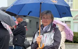 FILIP SPRINGER. KAMERALNY SPACER REPORTERSKI ULICAMI WODZISŁAWIA ŚLĄSKIEGO. PROJEKT "LUSTRO I OKNO Z REPORTAŻEM W WODZISŁAW ŚLĄSKI"