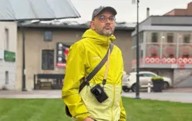 FILIP SPRINGER. KAMERALNY SPACER REPORTERSKI ULICAMI WODZISŁAWIA ŚLĄSKIEGO. PROJEKT "LUSTRO I OKNO Z REPORTAŻEM W WODZISŁAW ŚLĄSKI"