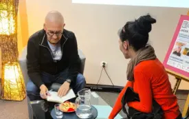 JACEK HOŁUB. SPOTKANIE AUTORSKIE. PROJEKT "LUSTRO I OKNO Z REPORTAŻEM W WODZISŁAW ŚLĄSKI"