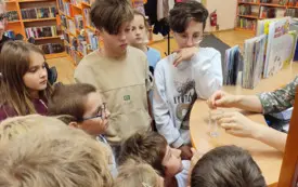 NAUKA I MAGIA. EKSPERYMENTY Z KSIĄŻKI WZIĘTE. WARSZTATY DLA DZIECI. PROJEKT "NAUKA MIĘDZY SŁOWAMI"