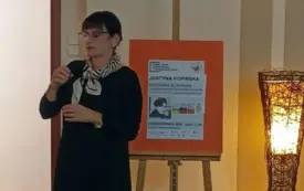JUSTYNA KOPIŃSKA. SPOTKANIE AUTORSKIE. PROJEKT "LUSTRO I OKNO Z REPORTAŻEM W WODZISŁAW ŚLĄSKI"