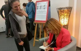 EWA WINNICKA. SPOTKANIE AUTORSKIE. PROJEKT "LUSTRO I OKNO Z REPORTAŻEM W WODZISŁAW ŚLĄSKI"