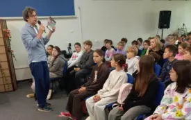 BOGUŚ JANISZEWSKI. NAUKA NA WESOŁO. PROJEKT "NAUKA MIĘDZY SŁOWAMI"