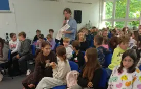BOGUŚ JANISZEWSKI. NAUKA NA WESOŁO. PROJEKT "NAUKA MIĘDZY SŁOWAMI"