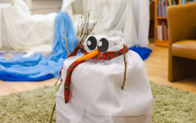 ZIMOWA WYSPA. FERIE 2026 W BIBLIOTECE. EKIPA ZIMOWEGO BAŁWANA