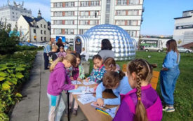KOSMOS PRZED BIBLIOTEKĄ! MOBILNE PLANETARIUM. PROJEKT "NAUKA MIĘDZY SŁOWAMI"