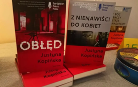 JUSTYNA KOPIŃSKA. SPOTKANIE AUTORSKIE. PROJEKT "LUSTRO I OKNO Z REPORTAŻEM W WODZISŁAW ŚLĄSKI"