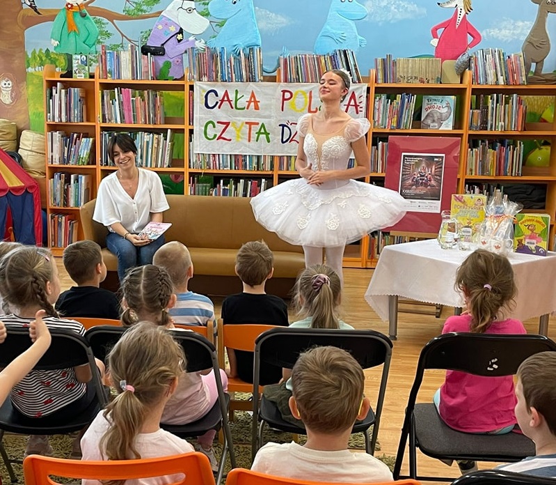 CAŁA POLSKA CZYTA DZIECIOM - BALETNICA W BIBLIOTECE