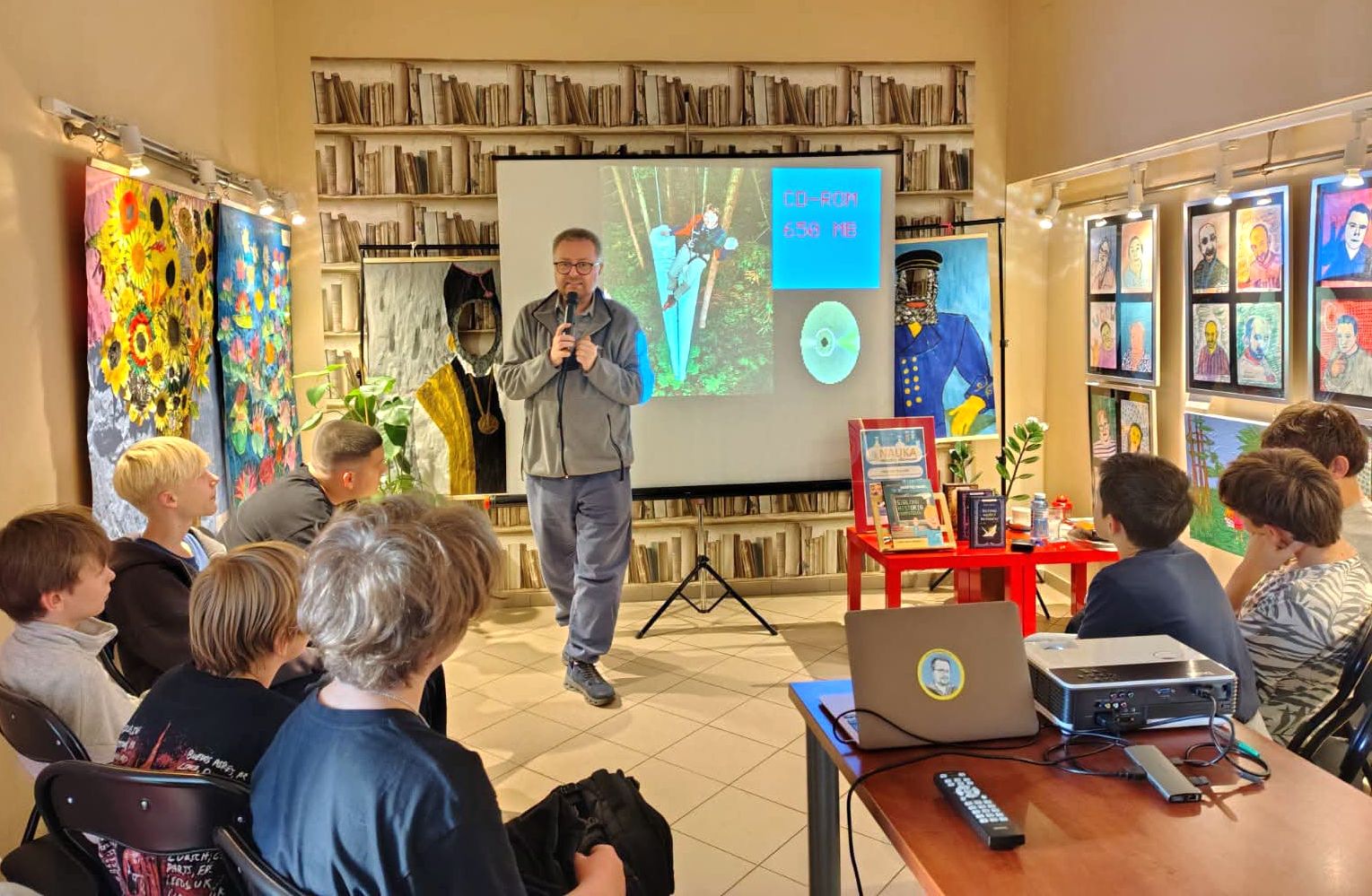 MARCIN KOZIOŁ. SZALONA HISTORIA KOMPUTER&Oacute;W I GIER KOMPUTEROWYCH. PROJEKT "NAUKA MIĘDZY SŁOWAMI"