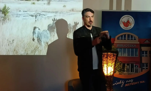 TOMASZ MICHNIEWICZ - AZJA I ORIENT. PROJEKT 'STACJA WODZISŁAW ŚLASKI, KIERUNEK ŚWIAT!'