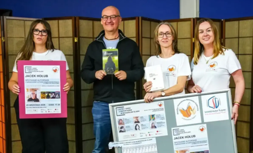 JACEK HOŁUB. SPOTKANIE AUTORSKIE. PROJEKT 'LUSTRO I OKNO Z REPORTAŻEM W WODZISŁAW ŚLĄSKI'