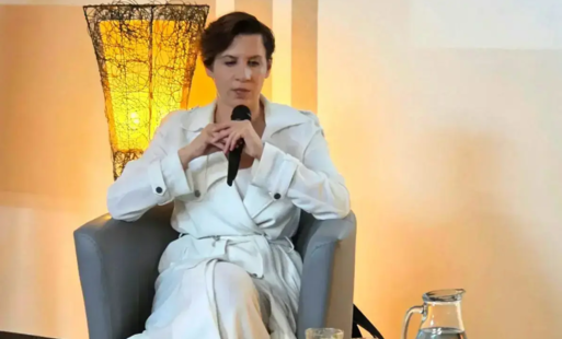 JUSTYNA KOPIŃSKA. SPOTKANIE AUTORSKIE. PROJEKT 'LUSTRO I OKNO Z REPORTAŻEM W WODZISŁAW ŚLĄSKI'